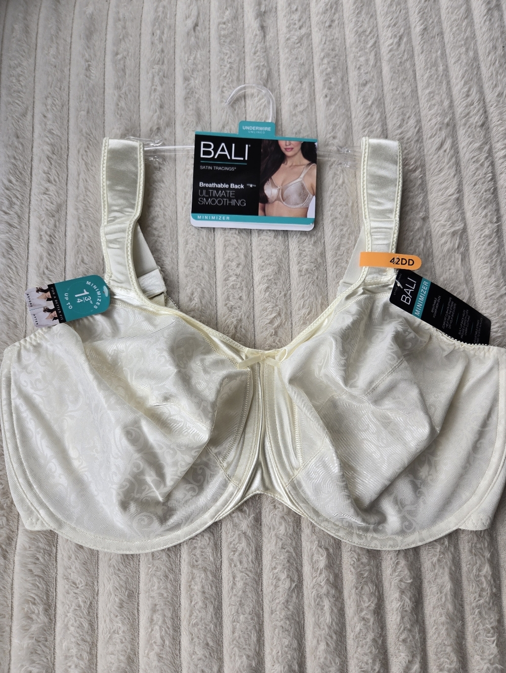 NWT Bali Ivory Underwire Unlined Ultimate Smoothing Minimizer Bra 42DD